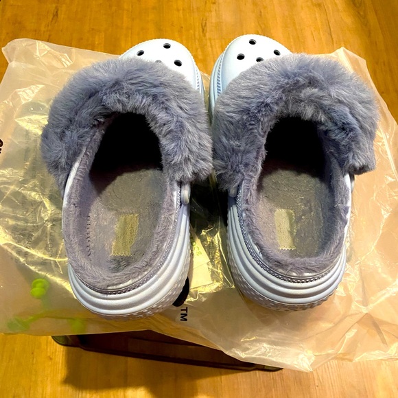 CROCS - Stomp Platform -Fuzzy Lined - in Blue Calcite- Size W9 - EUC - Picture 8 of 8